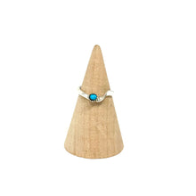 Load image into Gallery viewer, Kingman Turquoise One Stone Twist Ring
